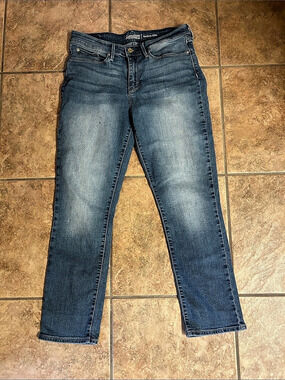 Signature by Levi Strauss & Co. Modern Slim. Blue